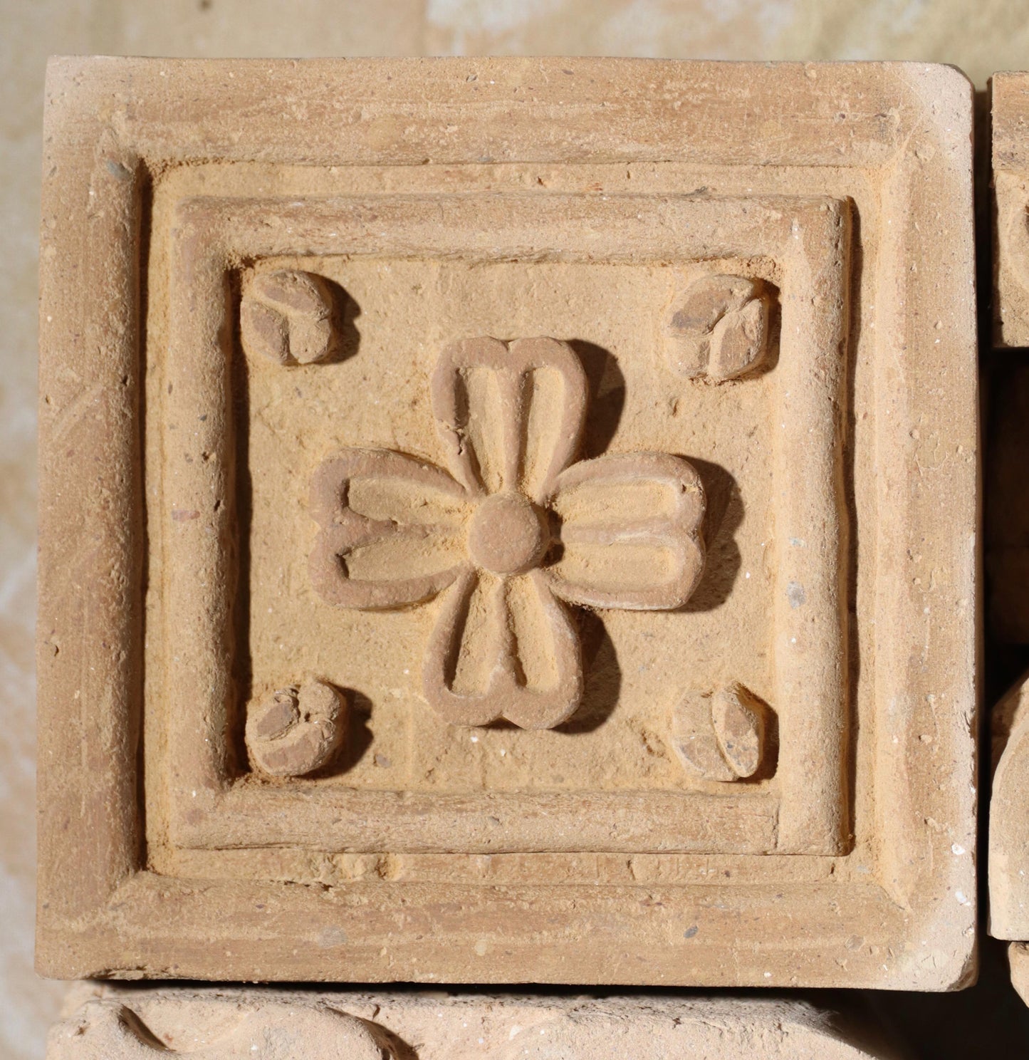 Ménsulas y adornos florales