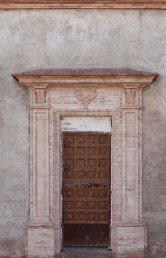 Puerta secundarian de acceso a hotel