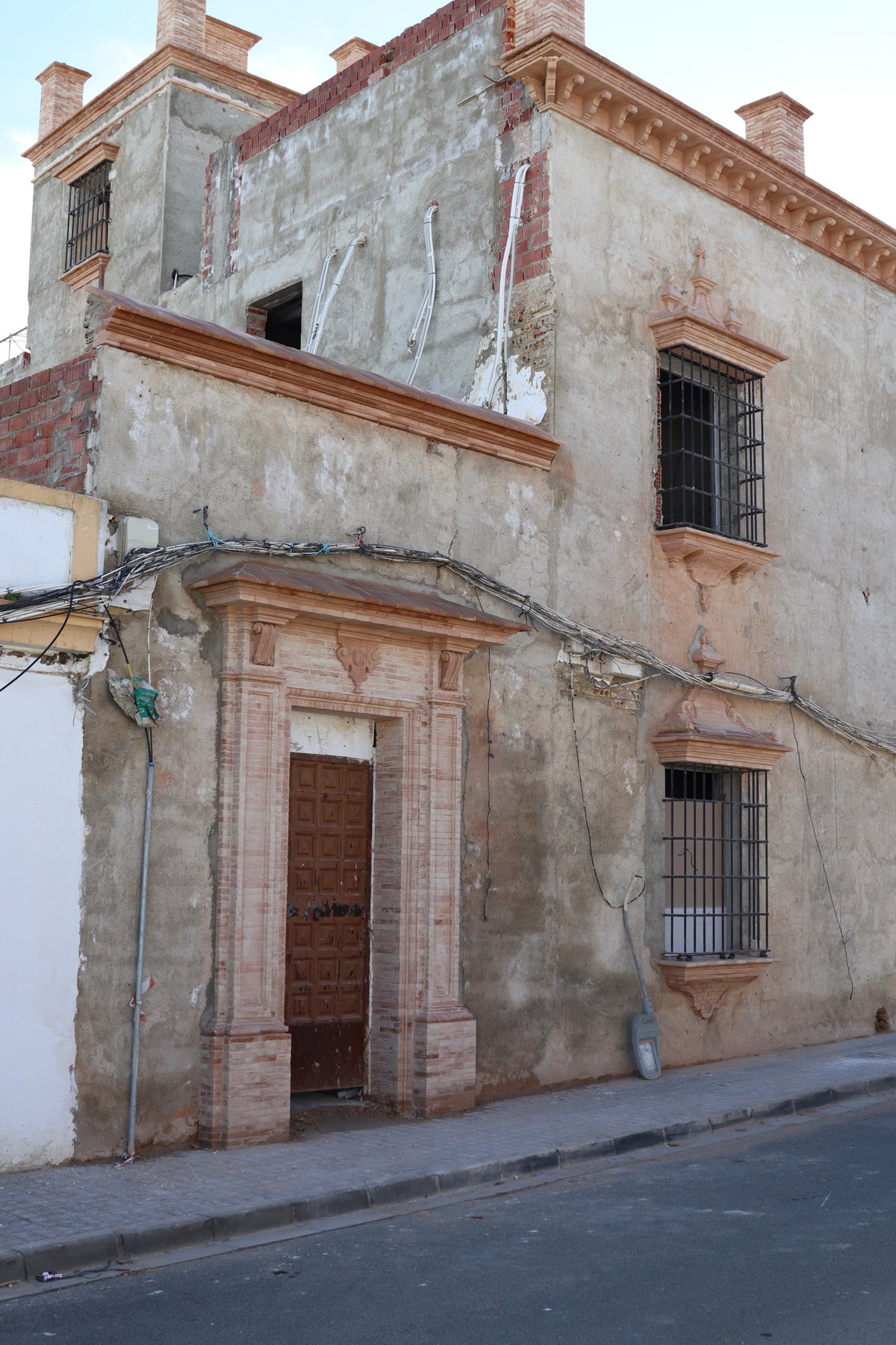 Puerta secundarian de acceso a hotel